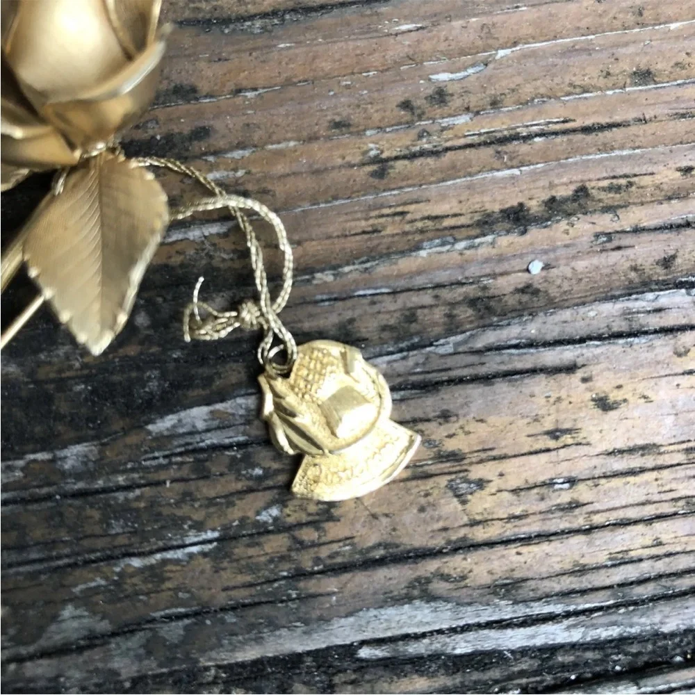Giovanni Gold Rose Flower Brooch Metal Mod Floral Pin Vintage 50s 60s Jewelry
